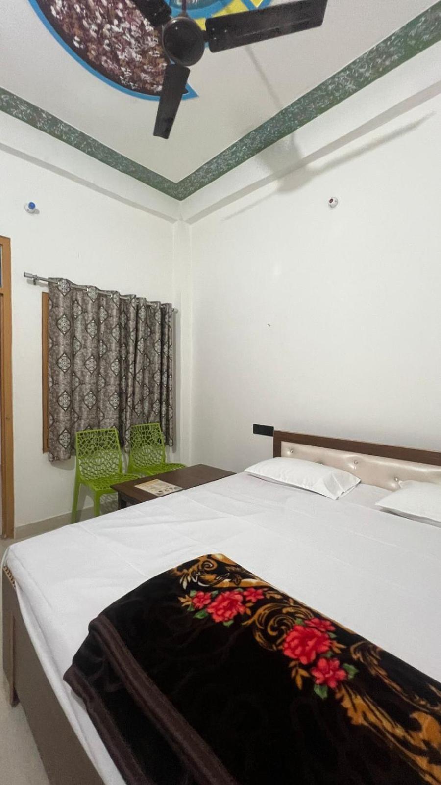 Veda Palace, 900 Meter Distancce From Temple Ayodhya Bagian luar foto